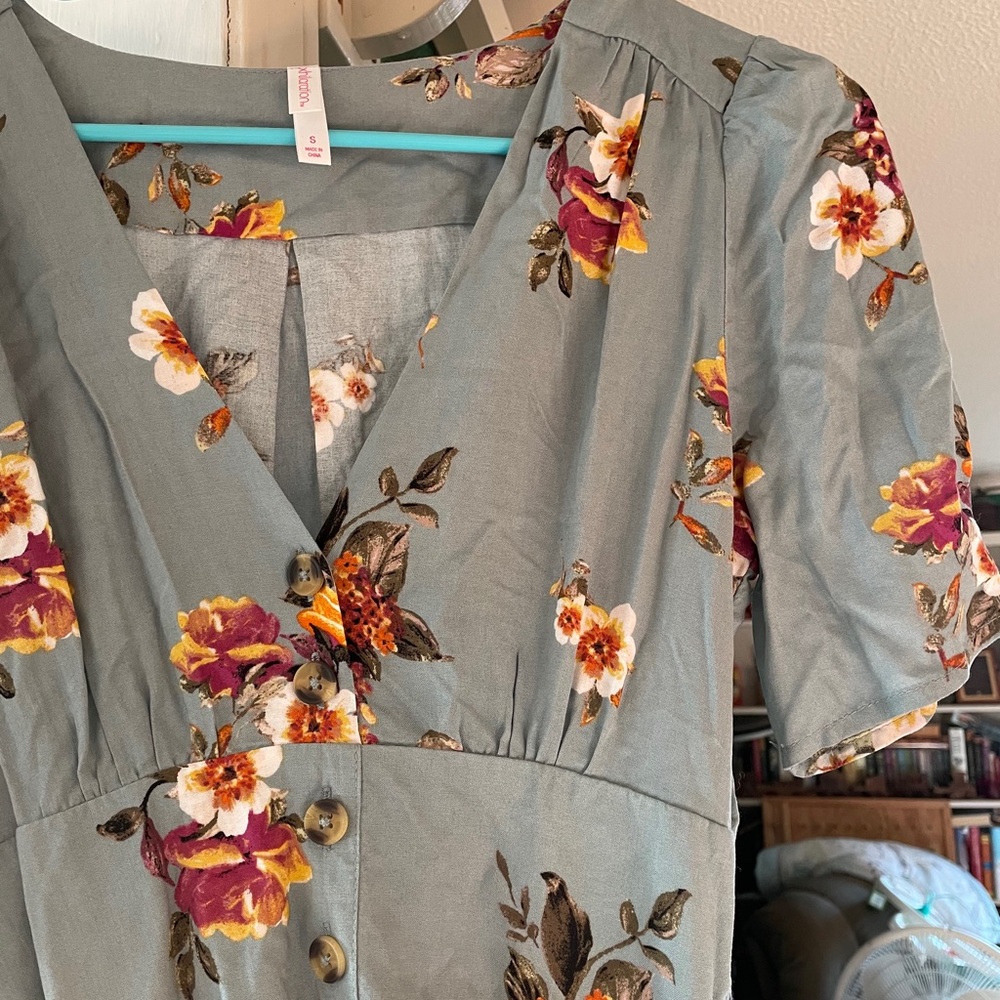 Floral vneck dress
